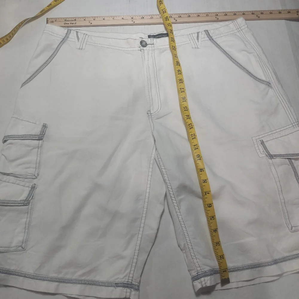 I.N.C International Concept Men's White Shorts Size 40.